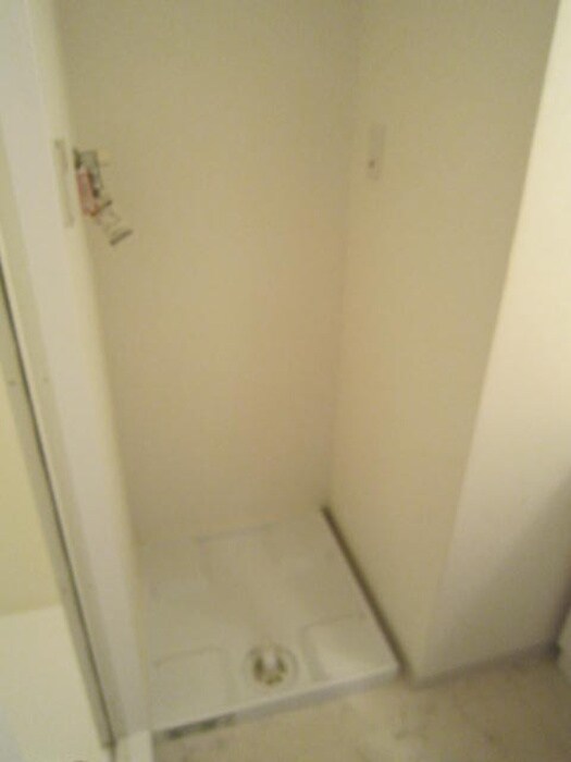 物件内観写真10　(洗濯機置場)