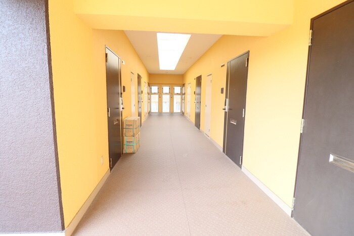 物件外観写真4　(エントランス部分)