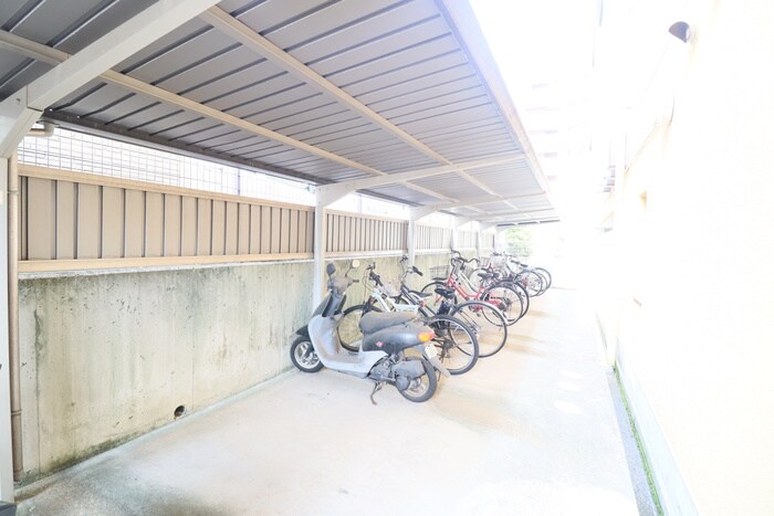 物件外観写真5　(駐輪場)