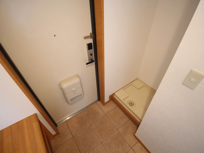 物件内観写真12　(洗濯機置場)