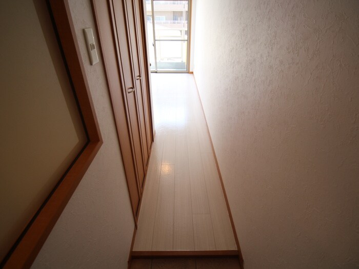 物件内観写真17　(廊下)