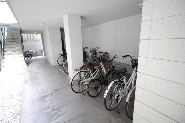物件外観写真4　(駐輪場)