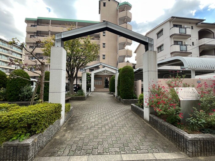 物件外観写真3　(エントランス部分)