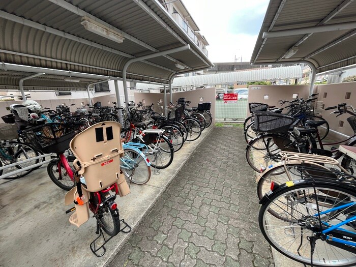 物件外観写真4　(駐輪場)