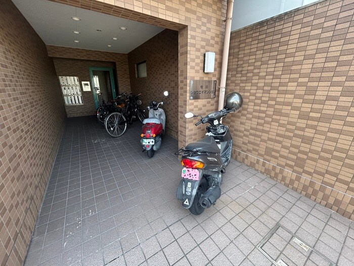 桂川ショウエイマンションの駐輪場