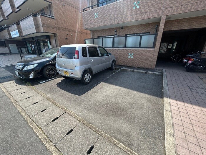 桂川ショウエイマンションの駐車場