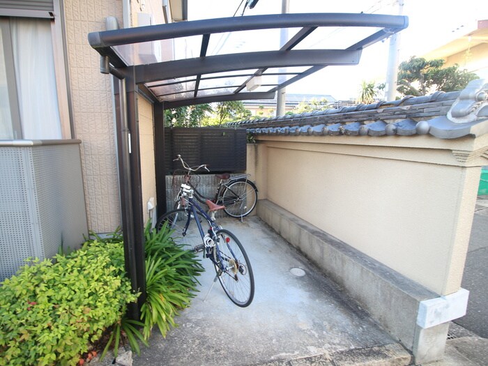 物件外観写真5　(駐輪場)