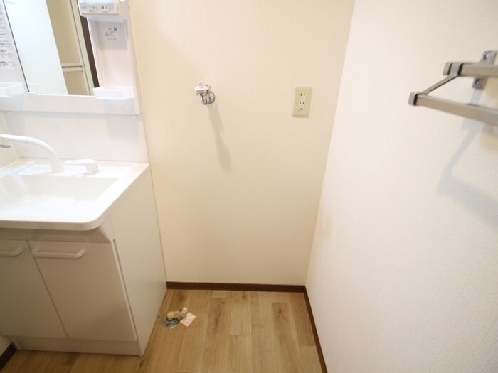 物件内観写真13　(洗濯機置場)