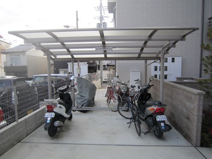 物件外観写真3　(駐輪場)