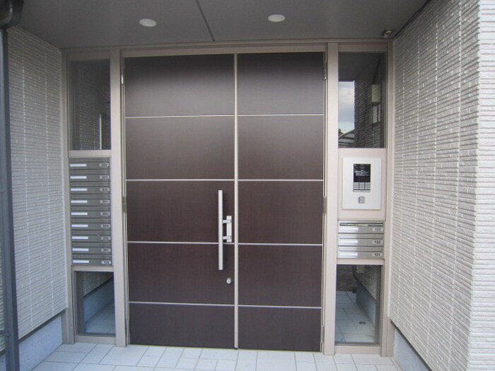 物件外観写真4　(エントランス部分)