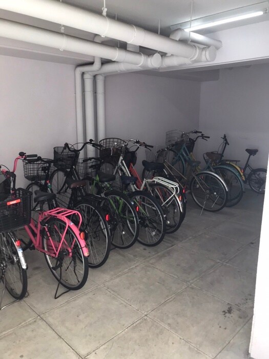 物件外観写真4　(駐輪場)