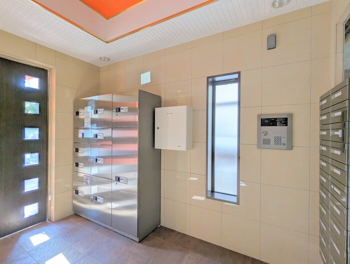 物件外観写真3　(エントランス部分)