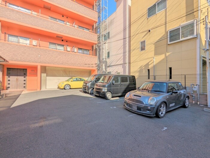 物件外観写真4　(駐車場)