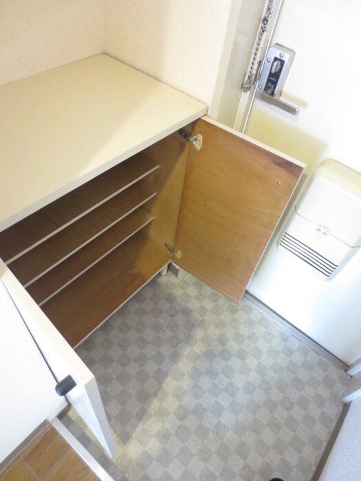 物件内観写真8　(靴箱)