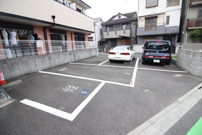 物件外観写真4　(駐車場)