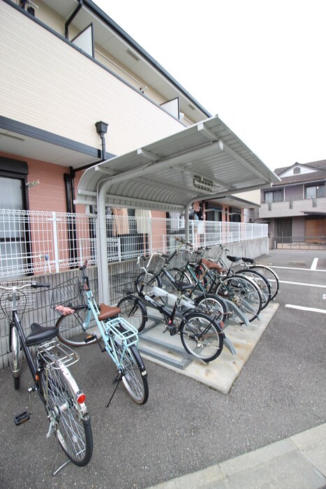 物件外観写真5　(駐輪場)