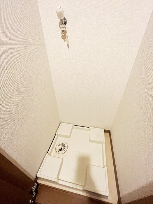 物件内観写真10　(洗濯機置場)