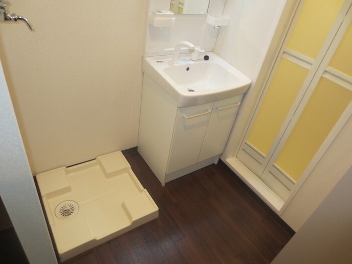 物件内観写真13　(洗濯機置場)