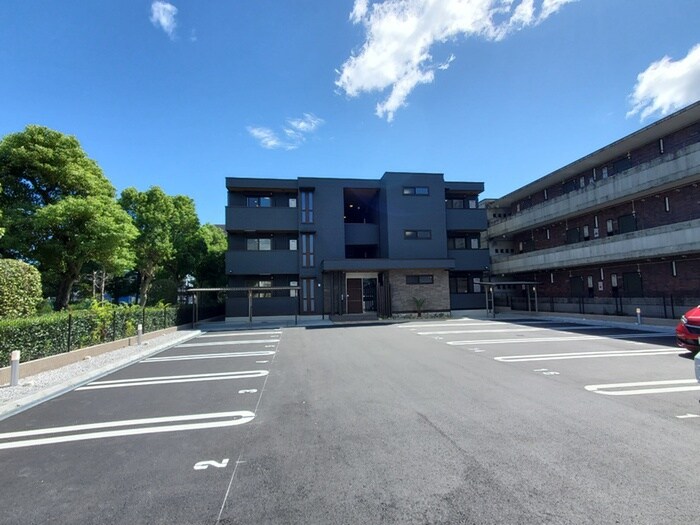 物件外観写真2　(駐車場)