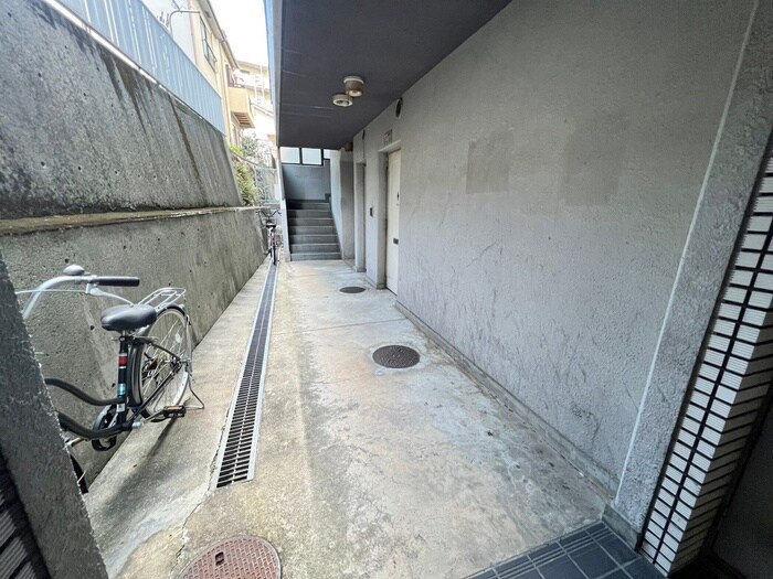 物件外観写真5　(エントランス部分)