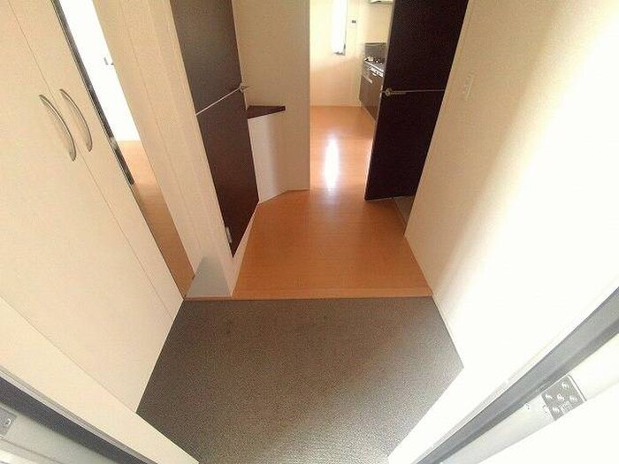 物件内観写真11　(玄関)