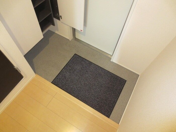 物件内観写真16　(玄関)
