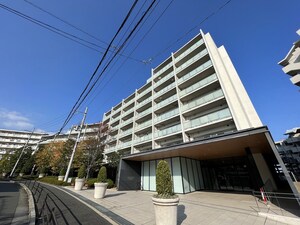 ﾛｰﾚﾙｺｰﾄｱﾄﾚ千里青山台ﾌﾞﾗｲﾄ館外観写真