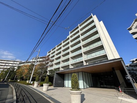 ﾛｰﾚﾙｺｰﾄｱﾄﾚ千里青山台ﾌﾞﾗｲﾄ館外観写真