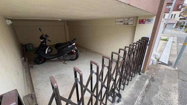 バイク置き場