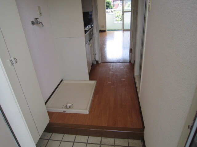 物件内観写真10　(洗濯機置場)