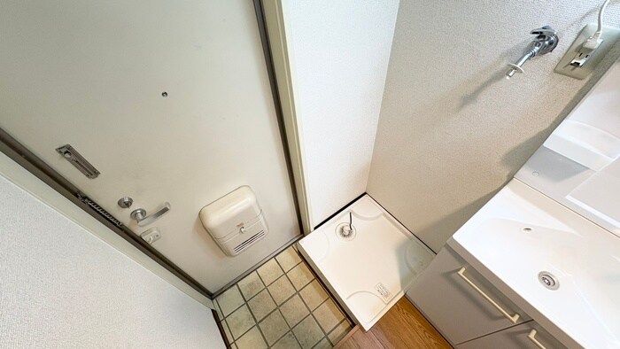 物件内観写真13　(洗濯機置場)