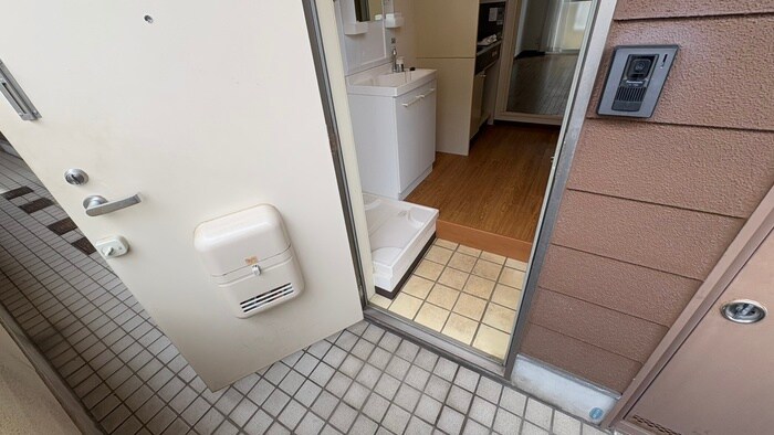 物件内観写真17　(玄関)