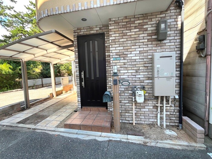物件外観写真3　(エントランス部分)