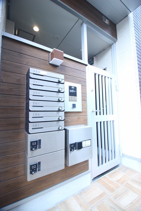 物件外観写真3　(エントランス部分)