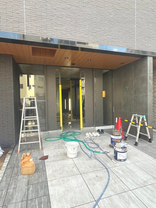 物件外観写真2　(エントランス部分)