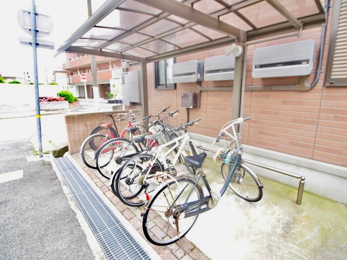 物件外観写真5　(駐輪場)