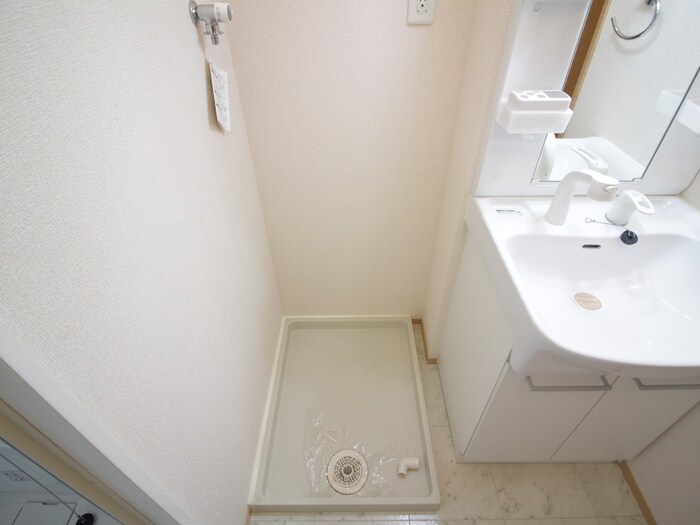 物件内観写真12　(洗濯機置場)