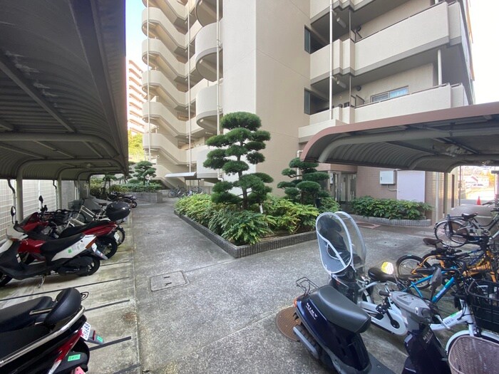 物件外観写真4　(駐輪場)