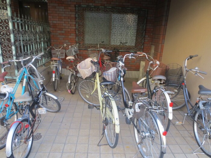 物件外観写真3　(駐輪場)