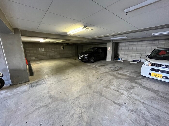 物件外観写真4　(駐車場)