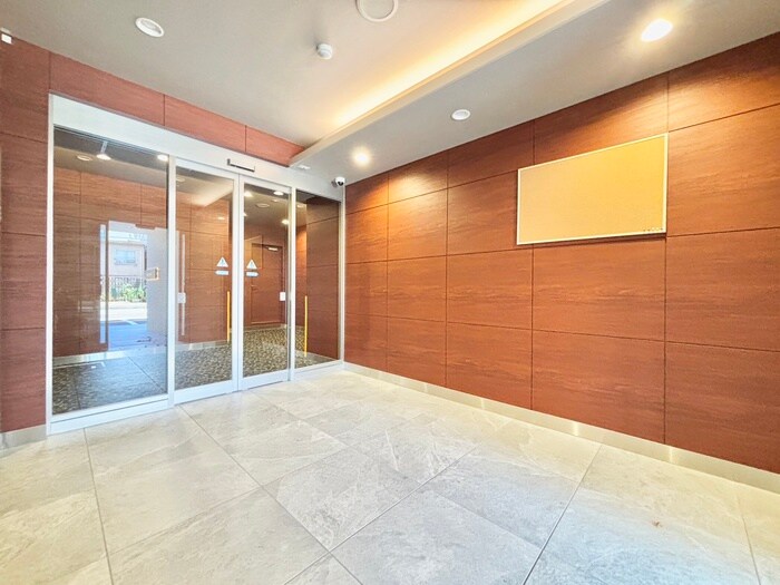 物件外観写真5　(エントランス部分)