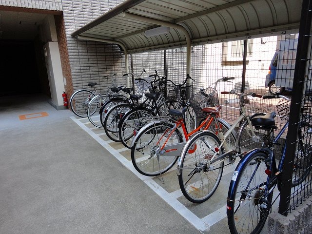 物件外観写真2　(駐輪場)