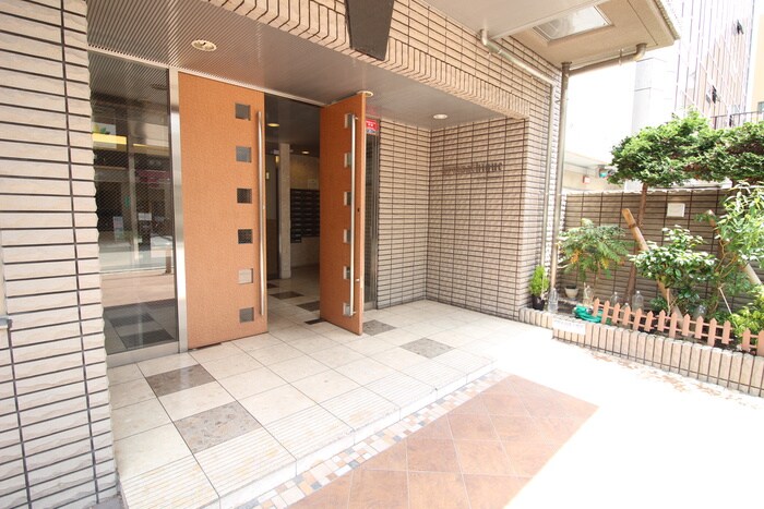 物件外観写真3　(エントランス部分)