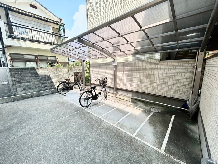 物件外観写真3　(駐輪場)