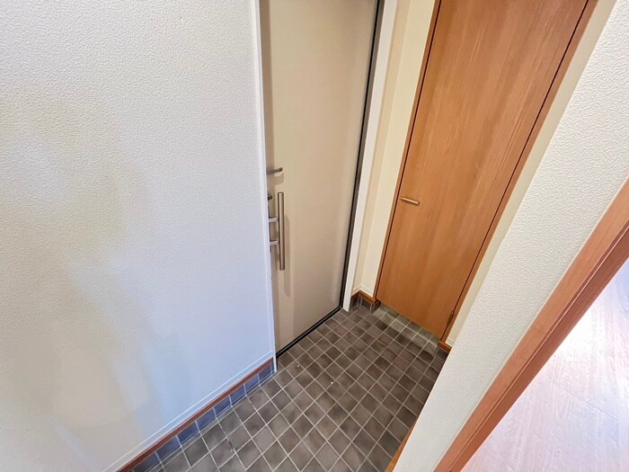 物件内観写真15　(玄関)