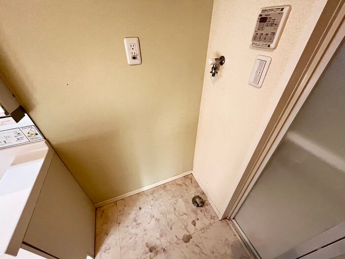 物件内観写真18　(洗濯機置場)