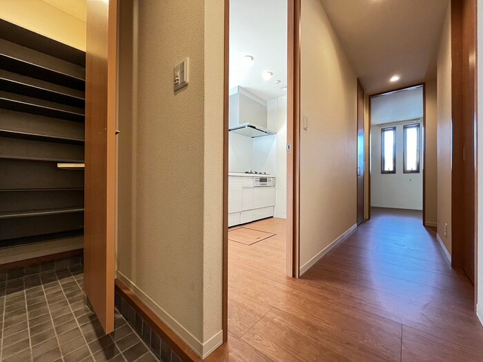 物件内観写真19　(廊下)