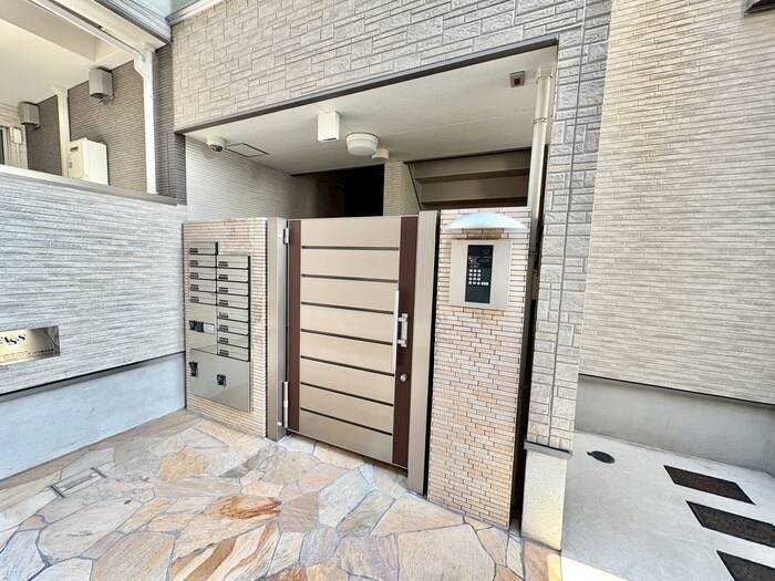 物件外観写真3　(エントランス部分)