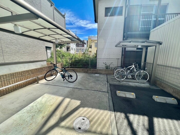 物件外観写真6　(駐輪場)