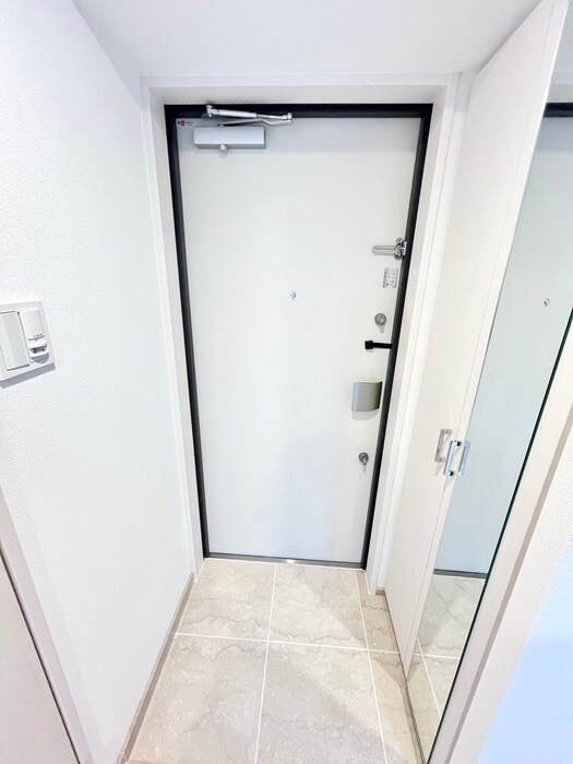 物件内観写真4　(玄関)